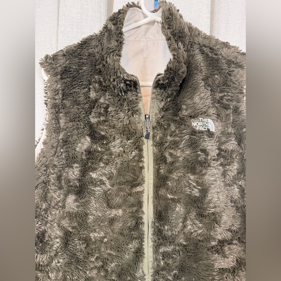 The North Face Women's Green Fleece Vest - Picture 3 of 8